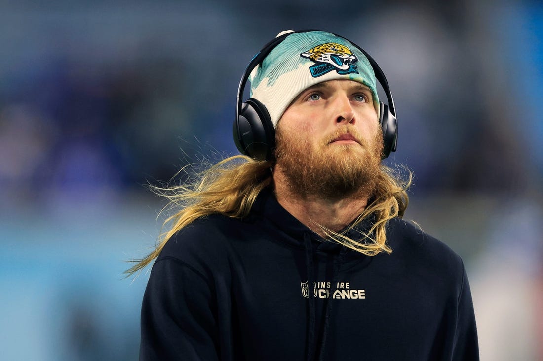 January 7, 2023: Jacksonville Jaguars safety Andrew Wingard (42) reacts  after the Jacksonville Jaguars defeated the Tennessee Titans 20-16 to win  the AFC South Division in Jacksonville, FL. Romeo T Guzman/CSM/Sipa  USA.(Credit