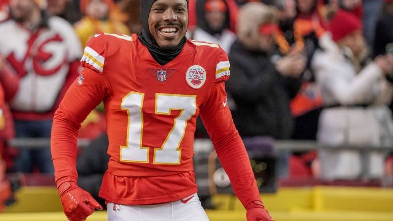 Jan 29, 2023; Kansas City, Missouri, USA; Kansas City Chiefs wide receiver Mecole Hardman (17) warms up against the Cincinnati Bengals prior to the AFC Championship game at GEHA Field at Arrowhead Stadium. Mandatory Credit: Denny Medley-USA TODAY Sports