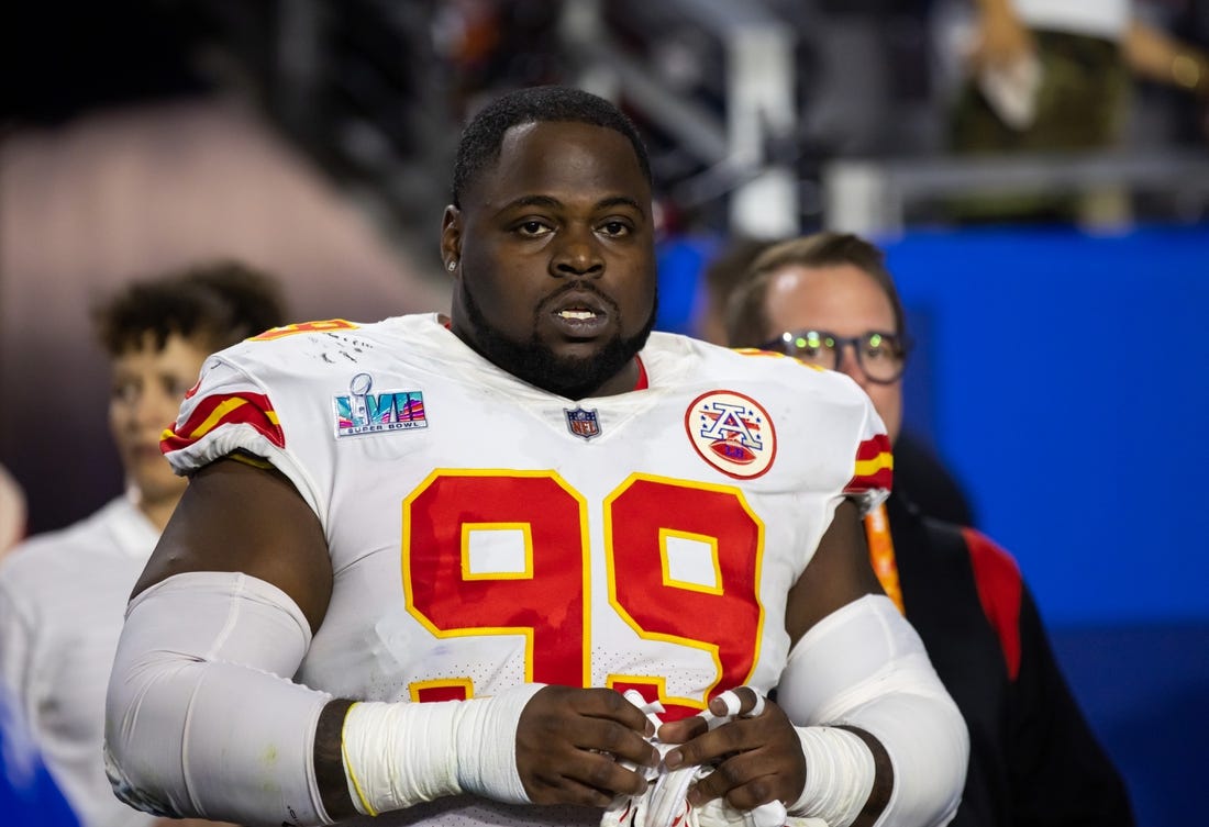 Kansas City Chiefs defensive tackle Khalen Saunders (99) comes onto the  field during an NFL football