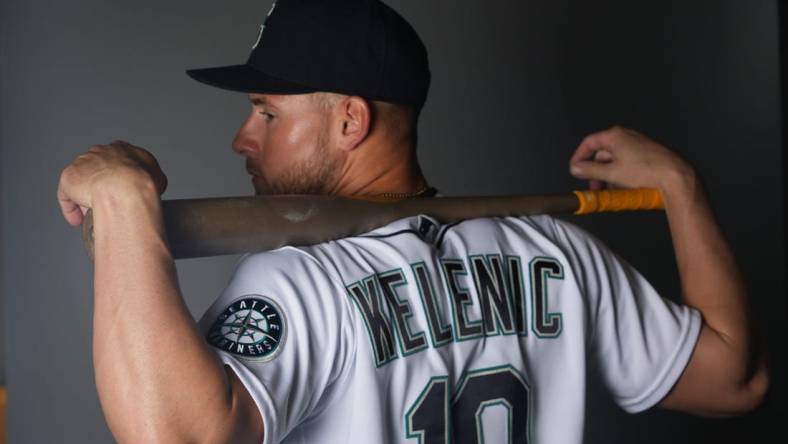 HOT BAT: Seattle Mariners center fielder Jarred Kelenic (10) was swinging a sweltering bat in Arizona. Mandatory Credit: Joe Camporeale-USA TODAY Sports