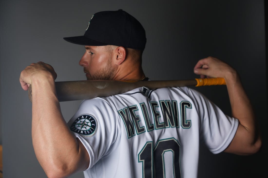 HOT BAT: Seattle Mariners center fielder Jarred Kelenic (10) was swinging a sweltering bat in Arizona. Mandatory Credit: Joe Camporeale-USA TODAY Sports