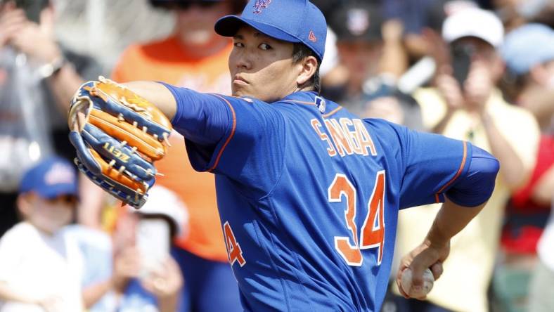 Mar 5, 2023; Jupiter, Florida, USA; New York Mets starting pitcher Kodai Senga (34) warms up against the St. Louis Cardinals at Roger Dean Stadium. Mandatory Credit: Rhona Wise-USA TODAY Sports