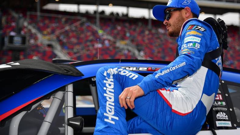 Mar 11, 2023; Avondale, Arizona, USA; NASCAR Cup Series driver Kyle Larson (5) during qualifying for the United Rentals Work United 500 at Phoenix Raceway. Mandatory Credit: Gary A. Vasquez-USA TODAY Sports