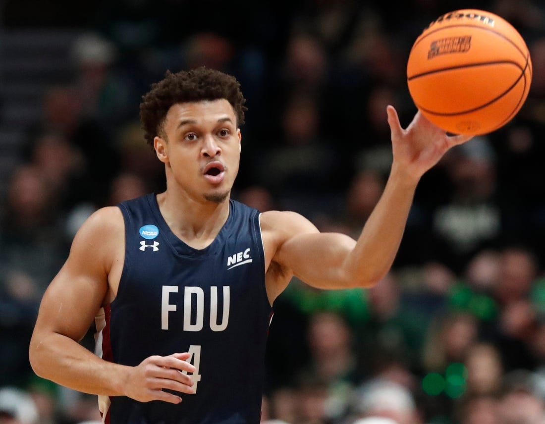 Fairleigh Dickinson Knights guard Grant Singleton (4) passes the ball during the NCAA Men  s Basketball Tournament game against the Purdue Boilermakers, Friday, March 17, 2023, at Nationwide Arena in Columbus, Ohio. Fairleigh Dickinson Knights won 63-58.

Purduefairleigh031723 Am157