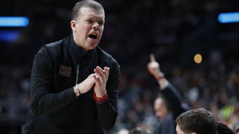 Mar 19, 2023; Columbus, OH, USA; Fairleigh Dickinson Knights head coach Tobin Anderson coaches in the first half against the Florida Atlantic Owls at Nationwide Arena. Mandatory Credit: Joseph Maiorana-USA TODAY Sports