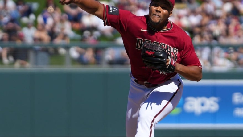 Arizona Diamondbacks pitcher Jeurys Familia (43) pitches during a Spring Training game between the Arizona Diamondbacks and the San Diego Padres at Salt River Fields on Saturday, March 4, 2023, in Scottsdale.

Uscp 7p6y9og6cnqwkt4014jq Original