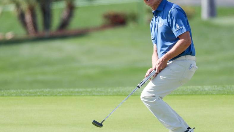 David Toms coaxes in a putt on the 18th hole to take the outright lead during the Galleri Classic at Mission Hills Country Club in Rancho Mirage, March 24, 2023.

Galleri Classic Friday 41