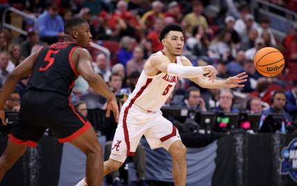 Mar 24, 2023; Louisville, KY, USA; Alabama Crimson Tide guard Jahvon Quinerly (5) passes in front of San Diego State Aztecs guard Lamont Butler (5) during the first half of the NCAA tournament round of sixteen at KFC YUM! Center. Mandatory Credit: Jordan Prather-USA TODAY Sports