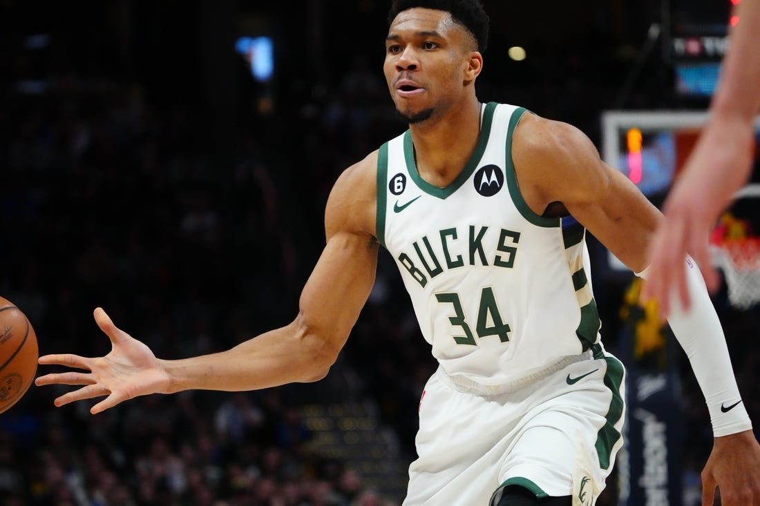 Bucks' Antetokounmpo, Holiday out Monday for Pistons game