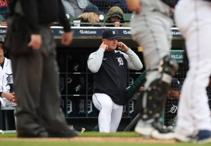 Detroit Tigers manager AJ Hinch signals to baserunners during action against the Chicago White Sox, Friday, April 8, 2022, at Comerica Park.

Tigers Chiwht