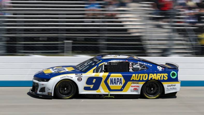 May 2, 2022; Dover, Delaware, USA; NASCAR Cup Series driver Chase Elliott (9) races during the DuraMAX Drydene 400 at Dover Motor Speedway. Mandatory Credit: Matthew OHaren-USA TODAY Sports