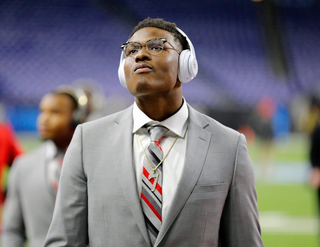 Ohio State Buckeyes quarterback Dwayne Haskins Jr. (7) walks the field after arriving at Lucas Oil Stadium before their game against Northwestern Wildcats in the Big Ten Championship game in Indianapolis, Ind on December 1, 2018.

Osu18b10 Kwr 02