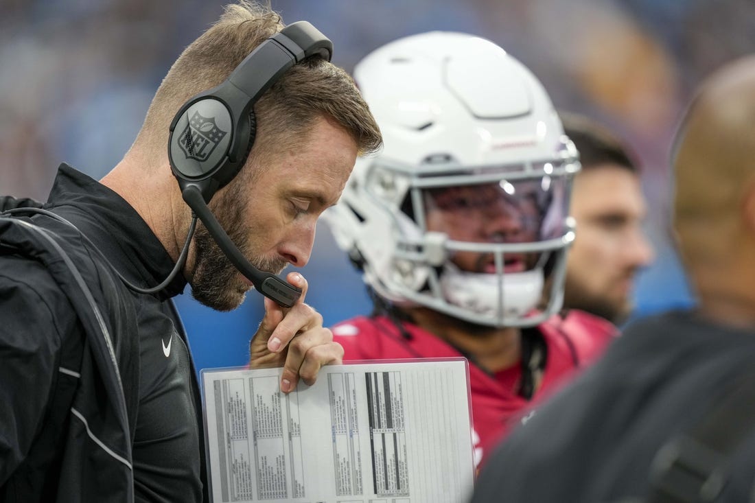 Oct 2, 2022; Charlotte, North Carolina, USA; Arizona Cardinals head coach Kliff Kingsbury talks with quarterback Kyler Murray (1) during the second half against the Carolina Panthers at Bank of America Stadium. Mandatory Credit: Jim Dedmon-USA TODAY Sports