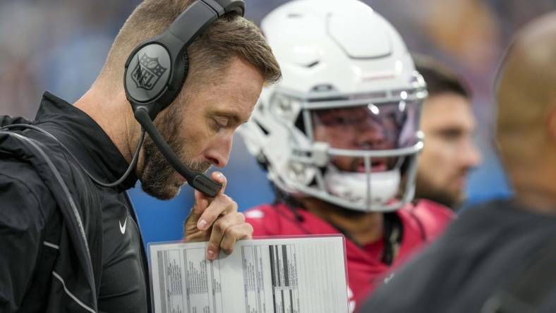 Oct 2, 2022; Charlotte, North Carolina, USA; Arizona Cardinals head coach Kliff Kingsbury talks with quarterback Kyler Murray (1) during the second half against the Carolina Panthers at Bank of America Stadium. Mandatory Credit: Jim Dedmon-USA TODAY Sports