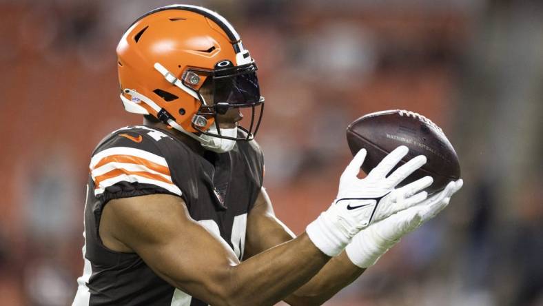 Oct 31, 2022; Cleveland, Ohio, USA; Cleveland Browns tight end Pharaoh Brown (84) catches the ball during warmups before the game against the Cincinnati Bengals at FirstEnergy Stadium. Mandatory Credit: Scott Galvin-USA TODAY Sports