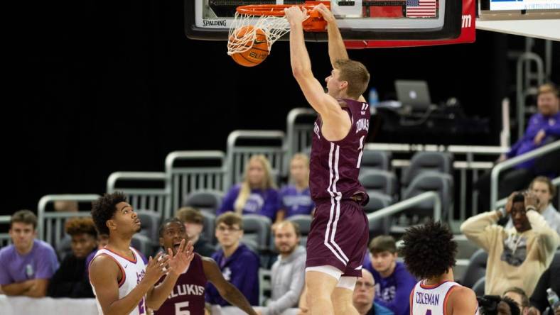 Southern Illinois    Marcus Domask (1) dunks the ball as the University of Evansville Purple Aces play the Southern Illinois Salukis at Ford Center in Evansville, Ind., Wednesday, Nov. 30, 2022.

Uevssouthernillinois 13