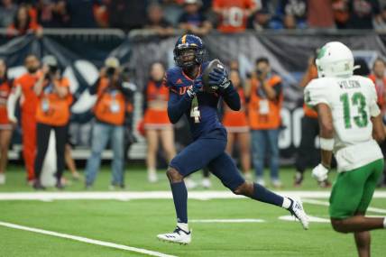 Dec 2, 2022; San Antonio, Texas, USA;  UTSA Roadrunners wide receiver Zakhari Franklin (4) catches a touchdown in the second half against the North Texas Mean Green at the Alamodome. Mandatory Credit: Daniel Dunn-USA TODAY Sports
