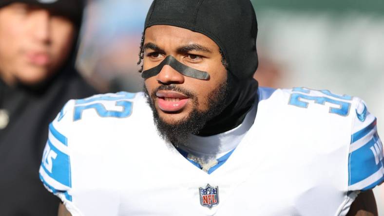 Dec 18, 2022; East Rutherford, New Jersey, USA; Detroit Lions running back D'Andre Swift (32) warms up before the game against the New York Jets at MetLife Stadium. Mandatory Credit: Vincent Carchietta-USA TODAY Sports