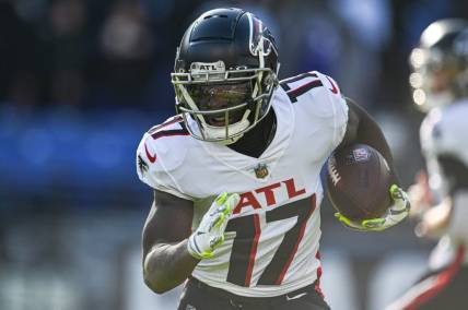 Dec 24, 2022; Baltimore, Maryland, USA; Atlanta Falcons wide receiver Olamide Zaccheaus (17) runs on a hand off during the first half against the Baltimore Ravens at M&T Bank Stadium. Mandatory Credit: Tommy Gilligan-USA TODAY Sports