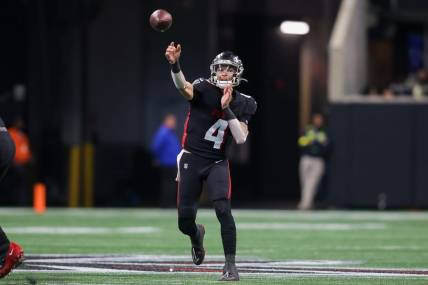 Jan 8, 2023; Atlanta, Georgia, USA; Atlanta Falcons quarterback Desmond Ridder (4) throws a pass against the Tampa Bay Buccaneers in the second half at Mercedes-Benz Stadium. Mandatory Credit: Brett Davis-USA TODAY Sports