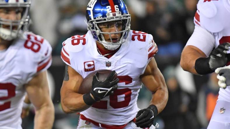 Jan 21, 2023; Philadelphia, Pennsylvania, USA; New York Giants running back Saquon Barkley (26) looks for room to run against the Philadelphia Eagles during an NFC divisional round game at Lincoln Financial Field. Mandatory Credit: Eric Hartline-USA TODAY Sports