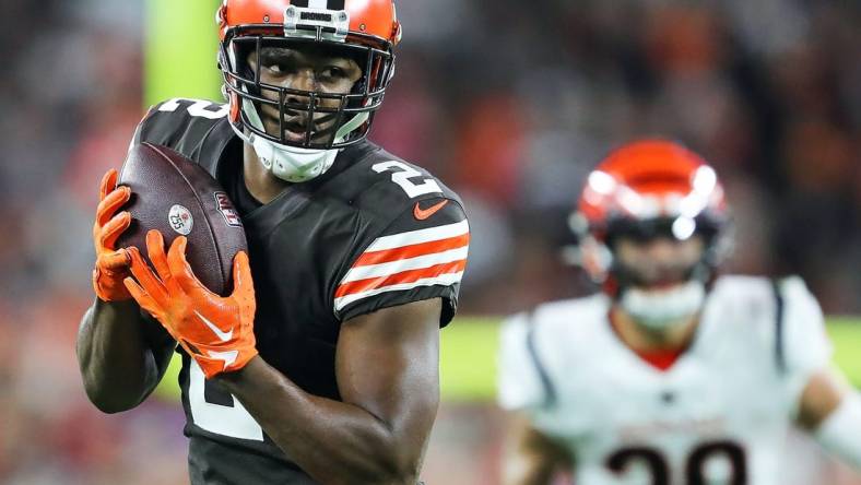 Browns wide receiver Amari Cooper catches a second-half pass for a first down against the Bengals on Oct. 31, 2022.

Brownsbengalsmnf 11