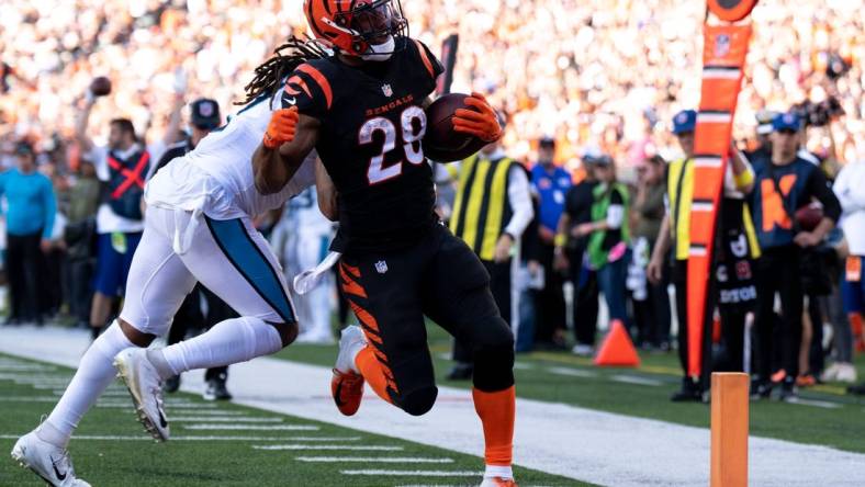 Cincinnati Bengals running back Joe Mixon (28) scores his fifth touchdown as Carolina Panthers linebacker Shaq Thompson (7) attempts to stop him in the third quarter during a Week 9 NFL game, Sunday, Nov. 6, 2022, at Paycor Stadium in Cincinnati. Cincinnati Bengals running back Joe Mixon (28) scored a franchise record five touchdowns in the game.

Nfl Carolina Panthers At Cincinnati Bengals