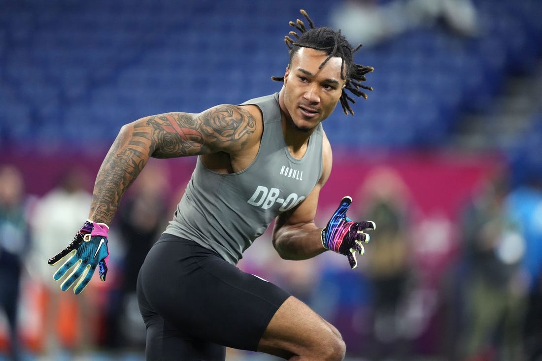 Mar 3, 2023; Indianapolis, IN, USA; Alabama defensive back Brian Branch (DB06) participates in drills at Lucas Oil Stadium. Mandatory Credit: Kirby Lee-USA TODAY Sports