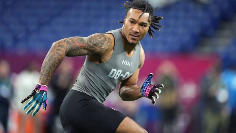 Mar 3, 2023; Indianapolis, IN, USA; Alabama defensive back Brian Branch (DB06) participates in drills at Lucas Oil Stadium. Mandatory Credit: Kirby Lee-USA TODAY Sports