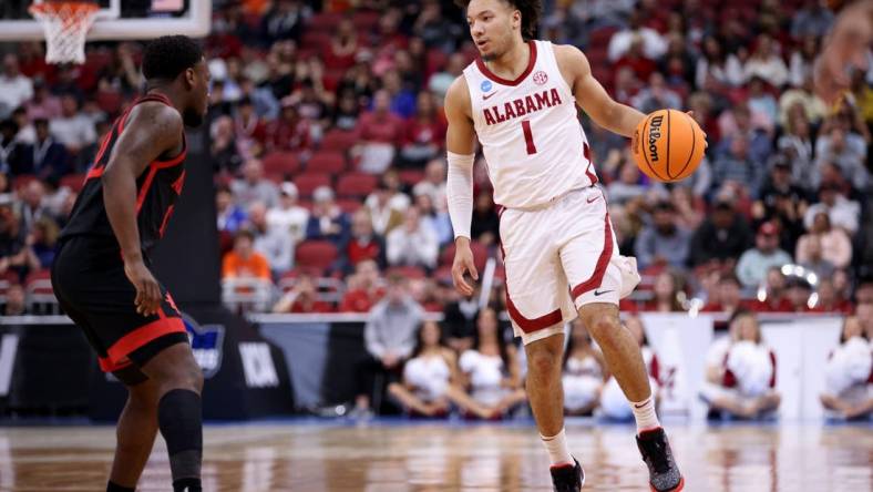 Mar 24, 2023; Louisville, KY, USA; Alabama Crimson Tide guard Mark Sears (1) dribbles against San Diego State Aztecs guard Darrion Trammell (12) during the first half of the NCAA tournament round of sixteen at KFC YUM! Center. Mandatory Credit: Jordan Prather-USA TODAY Sports