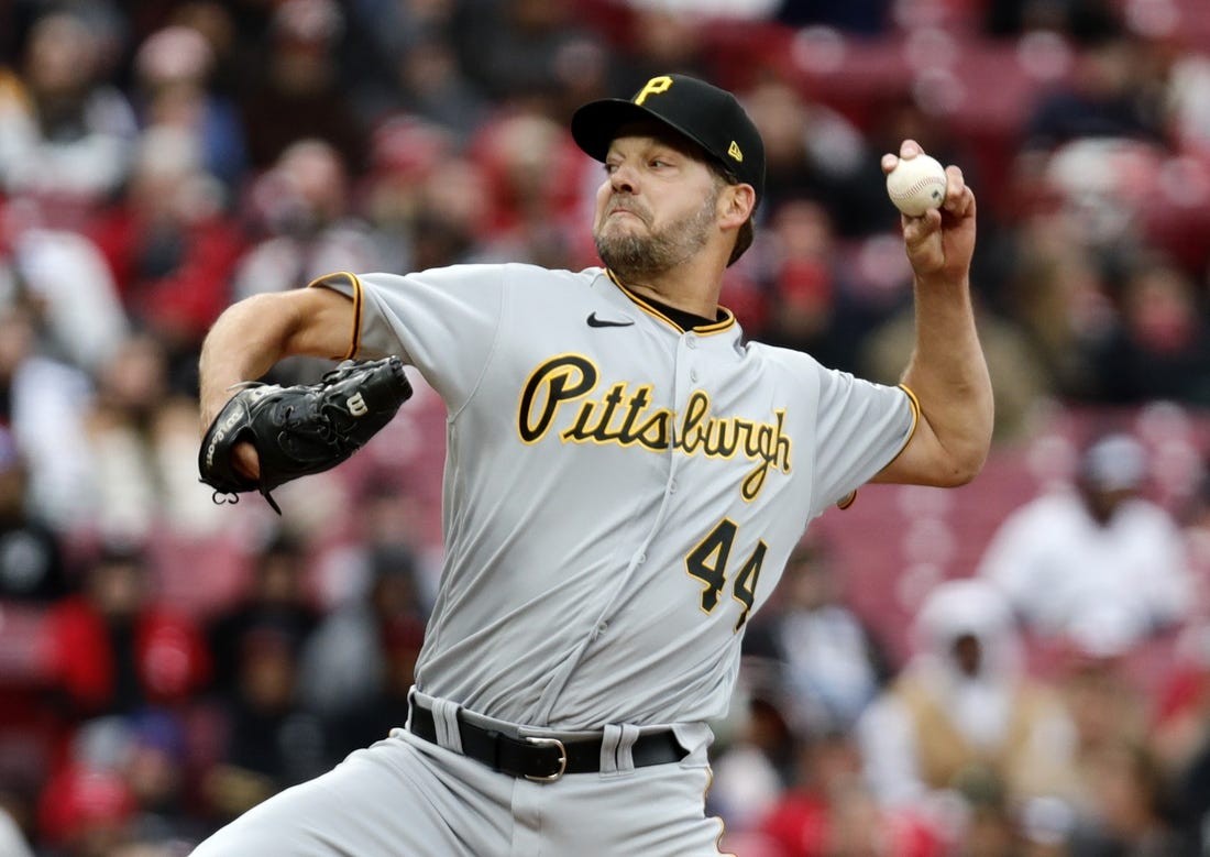 White Sox pitcher Lucas Giolito throws no-hitter against Pirates