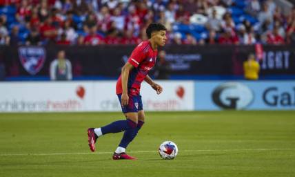 Apr 1, 2023; Frisco, Texas, USA;  FC Dallas midfielder Edwin Cerrillo (6) in action during the first half against the Portland Timbers at Toyota Stadium. Mandatory Credit: Kevin Jairaj-USA TODAY Sports