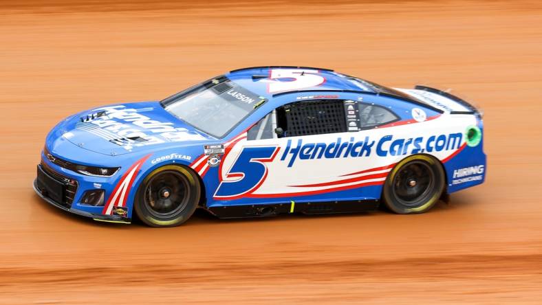 Apr 8, 2023; Bristol, Tennessee, USA; NASCAR Cup Series driver Kyle Larson (5) during the heat race qualifying at Bristol Motor Speedway Dirt Course. Mandatory Credit: Randy Sartin-USA TODAY Sports