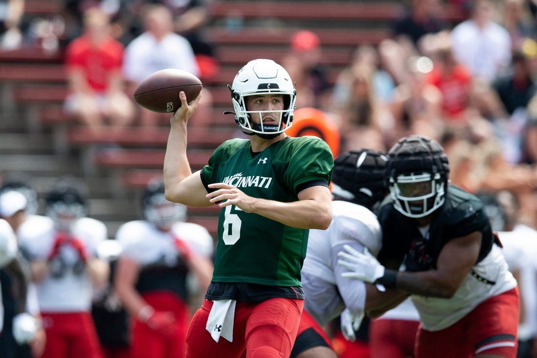 Cincinnati Bearcats quarterback Ben Bryant (6) throws  a pass during the Cincinnati Bearcats spring scrimmage at Nippert Stadium on Saturday, April 15, 2023.

Cincinnati Bearcats Football Spring Game April 15 2023