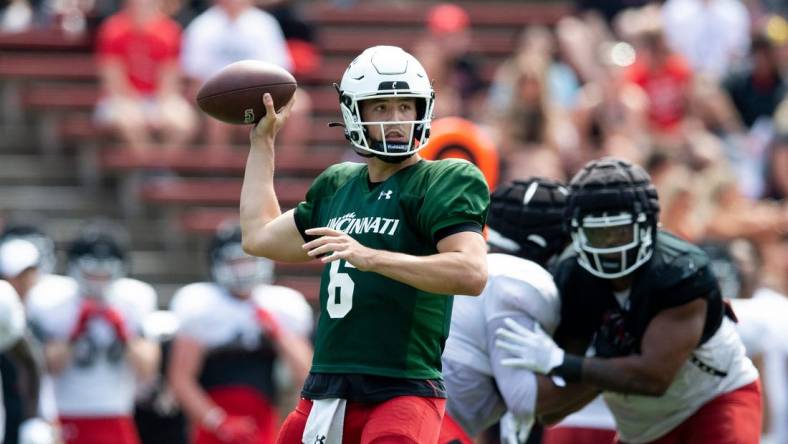 Cincinnati Bearcats quarterback Ben Bryant (6) throws  a pass during the Cincinnati Bearcats spring scrimmage at Nippert Stadium on Saturday, April 15, 2023.

Cincinnati Bearcats Football Spring Game April 15 2023