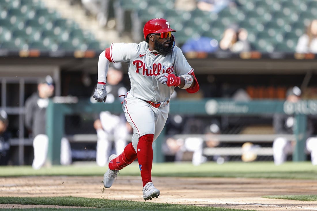 Josh Harrison drives in four, Phillies beat White Sox in Game 1