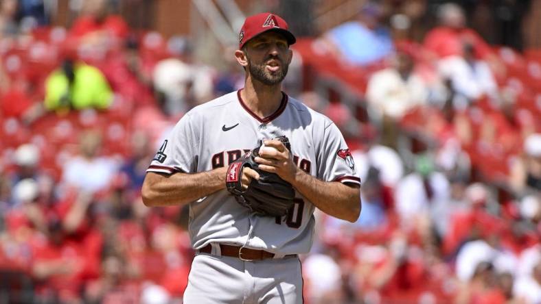 Apr 19, 2023; St. Louis, Missouri, USA;  Arizona Diamondbacks starting pitcher Madison Bumgarner (40) exchanges words with St. Louis Cardinals designated hitter Willson Contreras (not pictured) during the third inning at Busch Stadium. Mandatory Credit: Jeff Curry-USA TODAY Sports