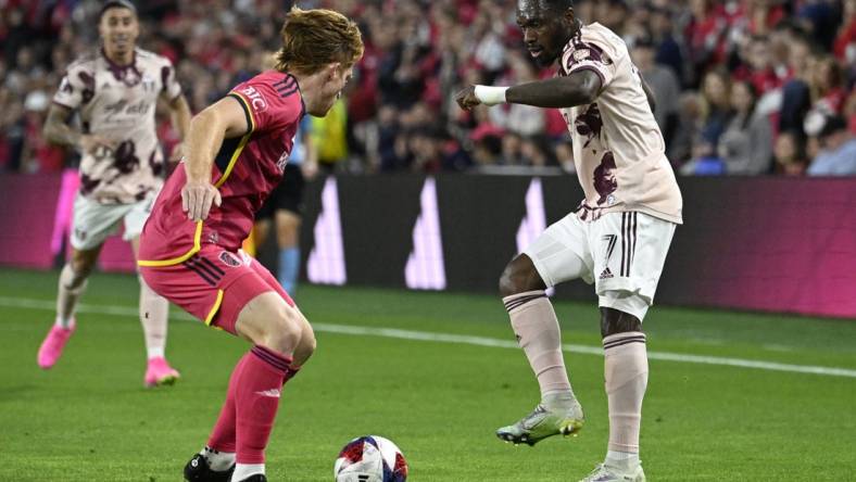 Apr 29, 2023; St. Louis, Missouri, USA; Portland Timbers forward Franck Boli (7) attempts to pass the ball past St. Louis City SC defender Tim Parker (26) at CITYPARK. Mandatory Credit: Scott Rovak-USA TODAY Sports