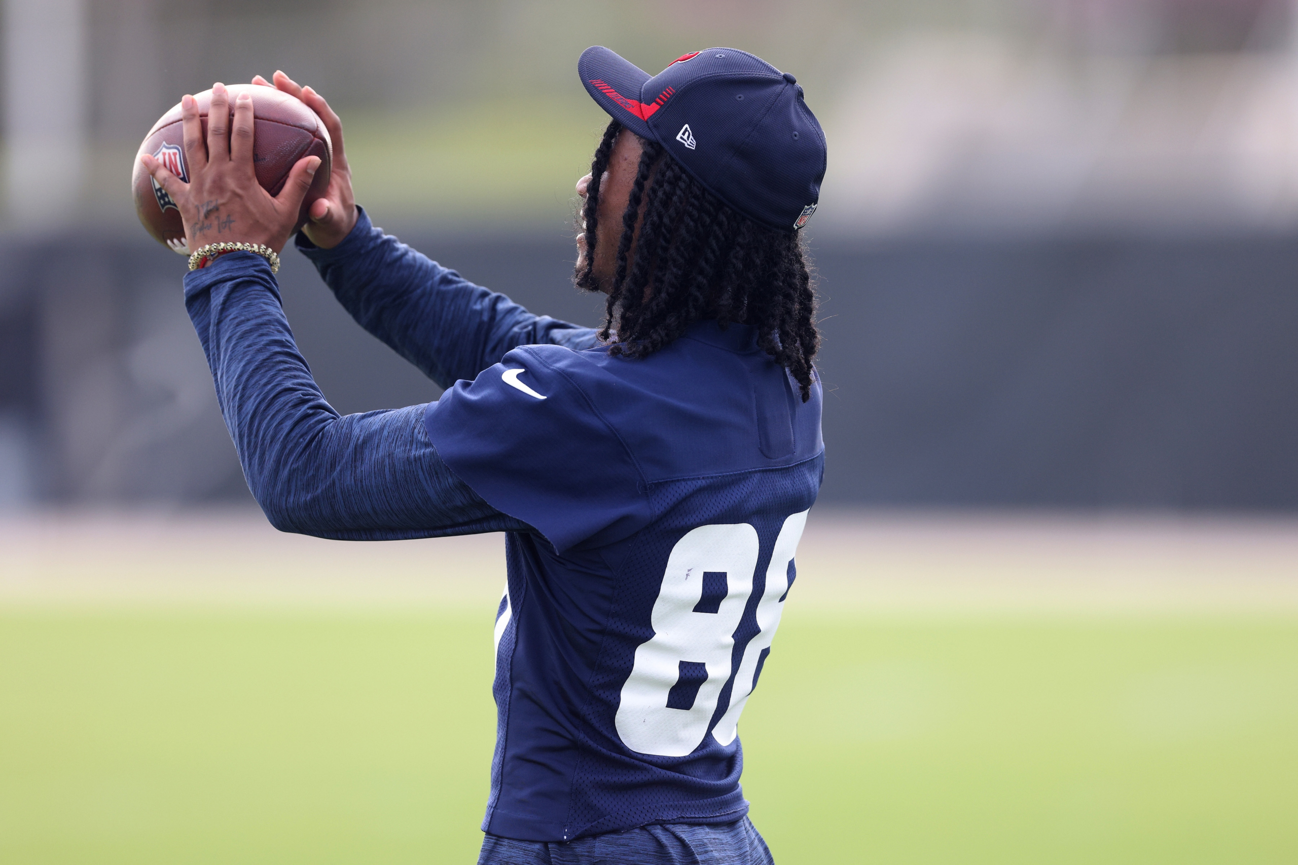 Texans WR Metchie on field for 1st day of camp after missing last year  following cancer diagnosis