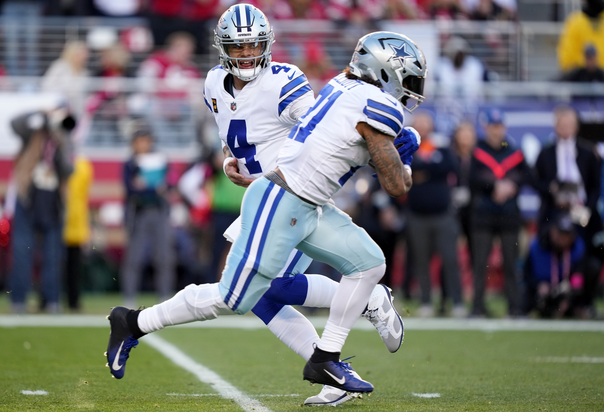 Ezekiel Elliott: Could running back really return to Dallas?