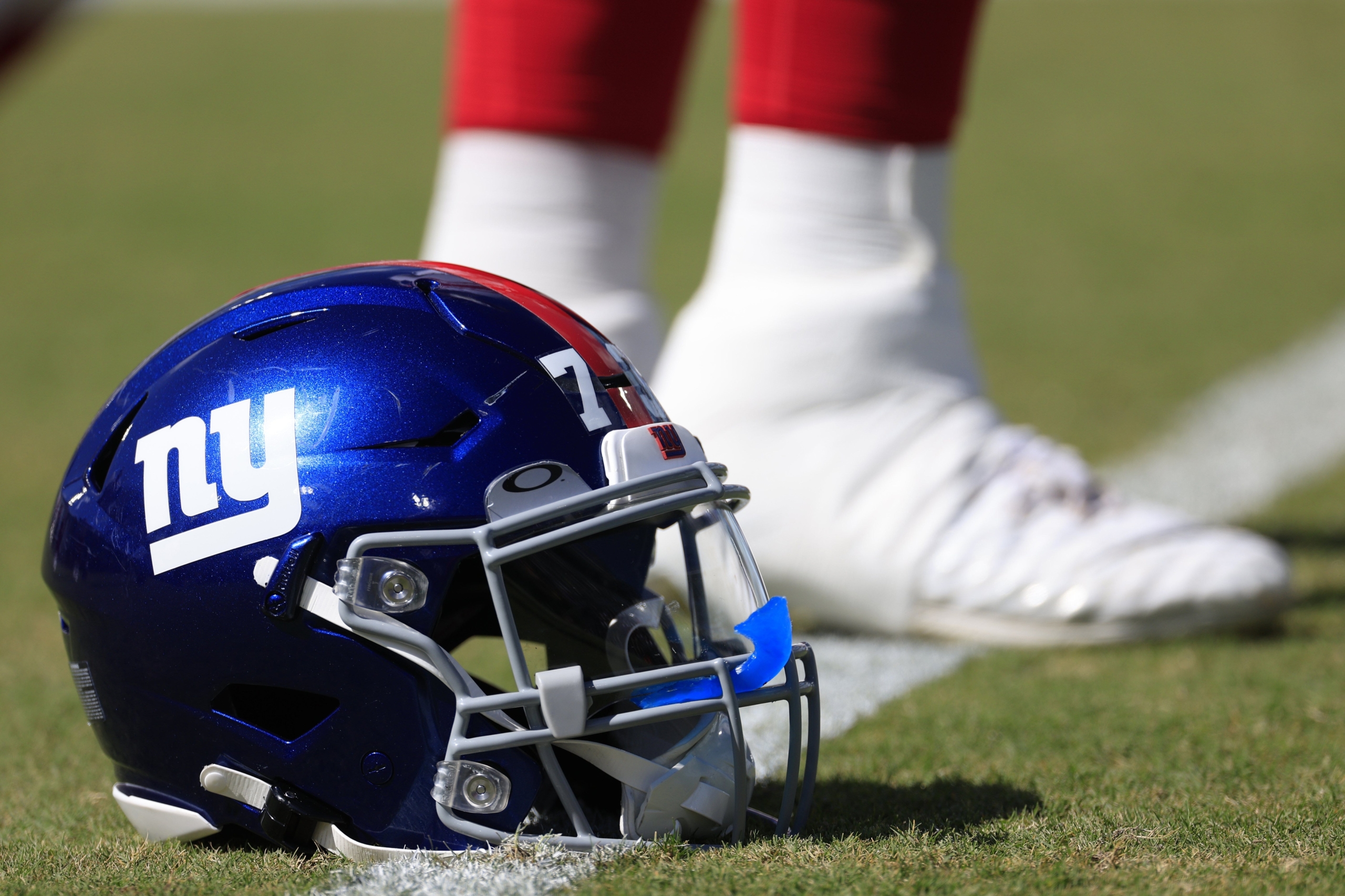 Giants agree to extension with Dexter Lawrence, place him among