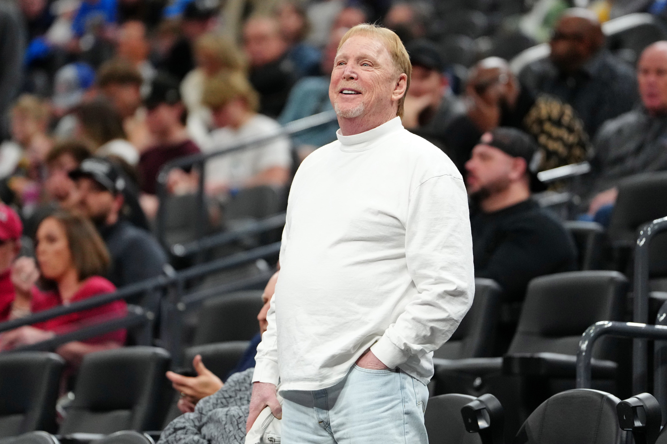 Las Vegas Raiders owner Mark Davis takes issue with A's pending move :  r/baseball