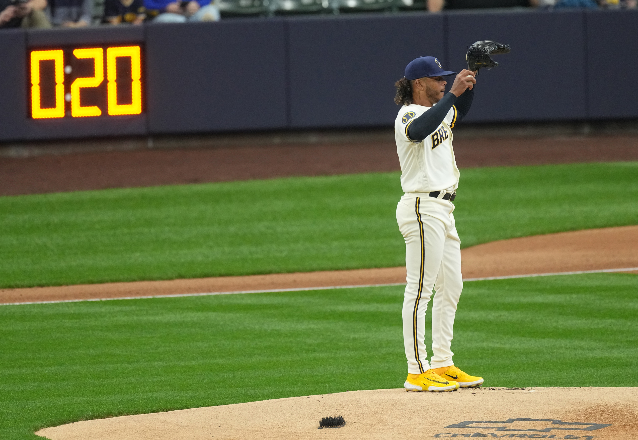 Cubs' Marcus Stroman Commits MLB's 1st Pitch-Clock Violation