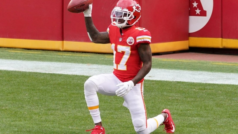 Dec 27, 2020; Kansas City, Missouri, USA; Kansas City Chiefs wide receiver Mecole Hardman (17) makes a fair catch in the end zone during the game against the Atlanta Falcons at Arrowhead Stadium. Mandatory Credit: Denny Medley-USA TODAY Sports