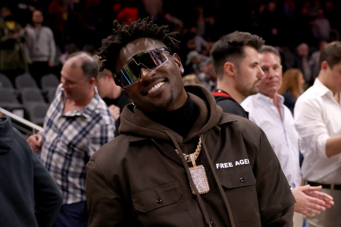 Antonio Brown Bought an Owner's Suite at Sofi Arena For Super Bowl 56 for  $2 Million - BlackSportsOnline