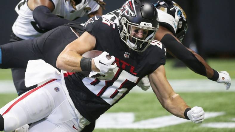 Aug 27, 2022; Atlanta, Georgia, USA; Atlanta Falcons tight end Anthony Firkser (86) runs after a catch against the Jacksonville Jaguars in the second half at Mercedes-Benz Stadium. Mandatory Credit: Brett Davis-USA TODAY Sports