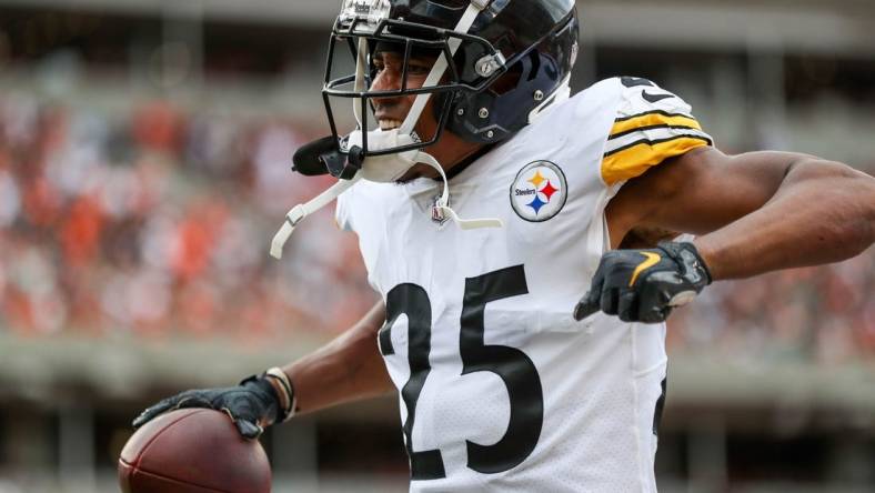 Sep 11, 2022; Cincinnati, Ohio, USA; Pittsburgh Steelers cornerback Ahkello Witherspoon (25) reacts after a play against the Cincinnati Bengals in the second half at Paycor Stadium. Mandatory Credit: Katie Stratman-USA TODAY Sports