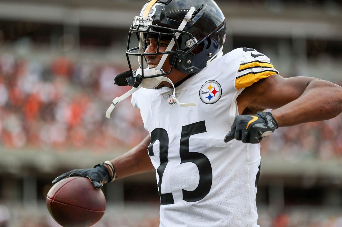 Sep 11, 2022; Cincinnati, Ohio, USA; Pittsburgh Steelers cornerback Ahkello Witherspoon (25) reacts after a play against the Cincinnati Bengals in the second half at Paycor Stadium. Mandatory Credit: Katie Stratman-USA TODAY Sports