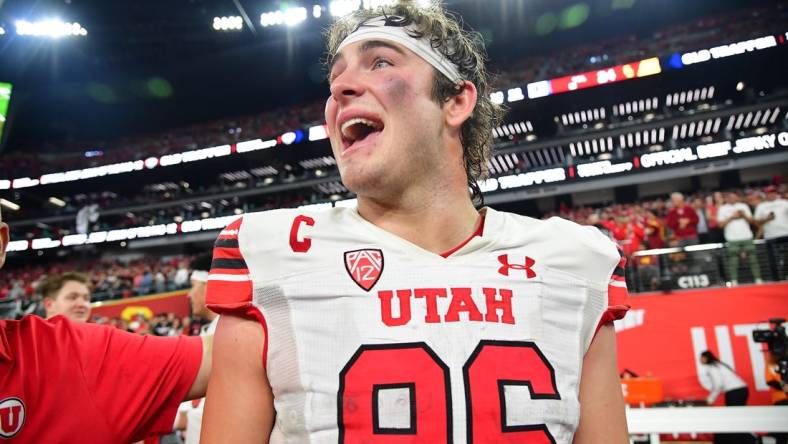 Dec 2, 2022; Las Vegas, NV, USA; Utah Utes tight end Dalton Kincaid (86) celebrates the victory against the Southern California Trojans in the PAC-12 Football Championship at Allegiant Stadium. Mandatory Credit: Gary A. Vasquez-USA TODAY Sports