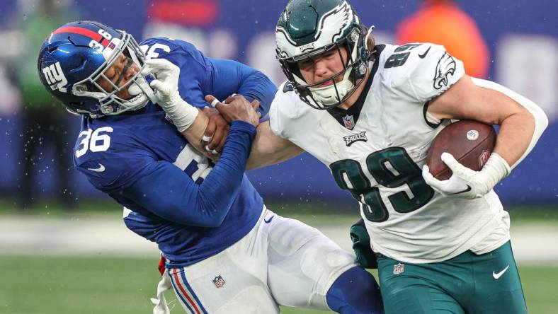 Dec 11, 2022; East Rutherford, New Jersey, USA; Philadelphia Eagles tight end Jack Stoll (89) fights off a tackle by New York Giants safety Tony Jefferson (36) during the second half at MetLife Stadium. Mandatory Credit: Vincent Carchietta-USA TODAY Sports